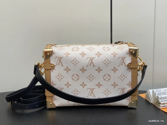 WIS MM SIDE VUITTON TRUNK LOUIS 1030